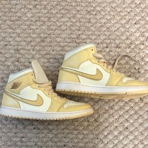 Nike High-Top Sneakers in Yellow and Gold